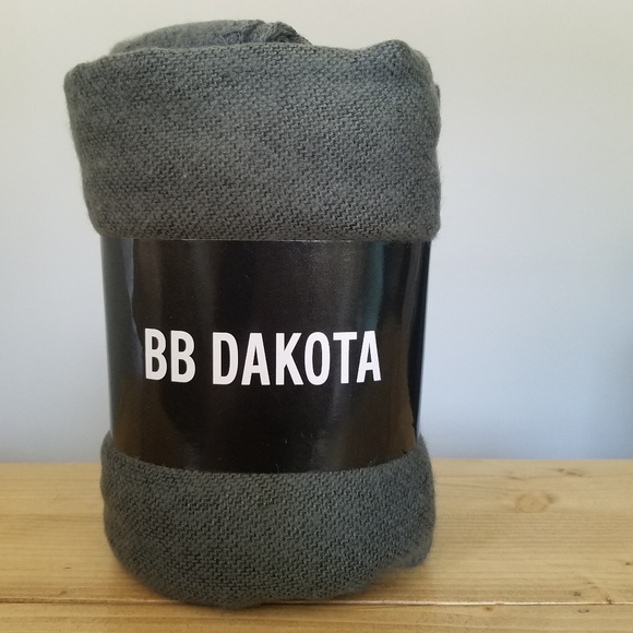 NWT BB Dakota Charcoal Poncho - Picture 2 of 5